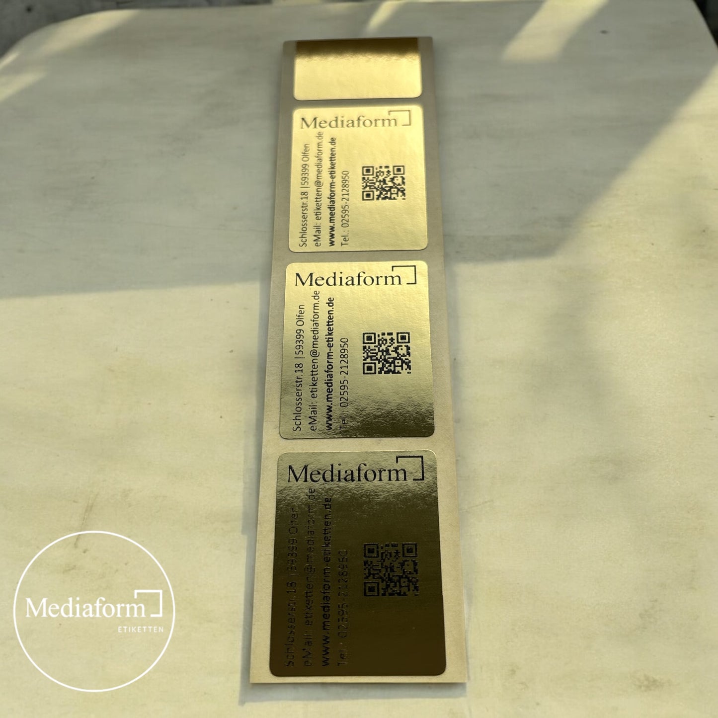 Etiketten auf Rolle 30x40mm gold glänzend