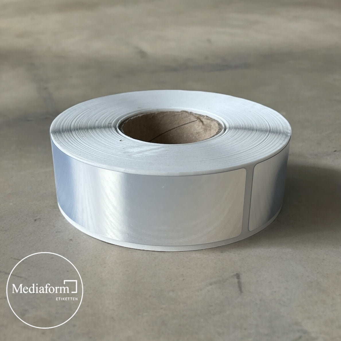 Etikett auf Rolle 28x130mm silber glänzend